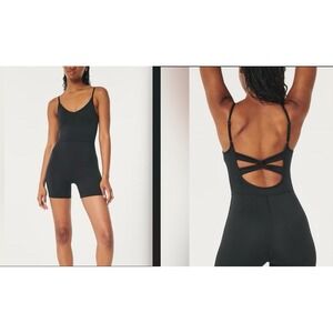 Gilly Hicks Recharge Womens MEDIUM Black Activewear Shorts Romper Pilates Yoga